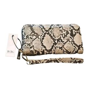 NWT-BCBG Women's Zip Around Wristlet -Tara Wallet-Texture Faux Leather N…